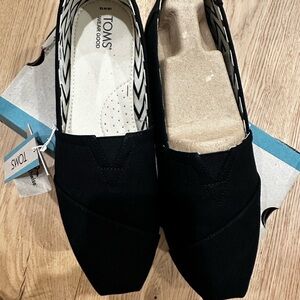 TOMS Women's Classic Black Flats